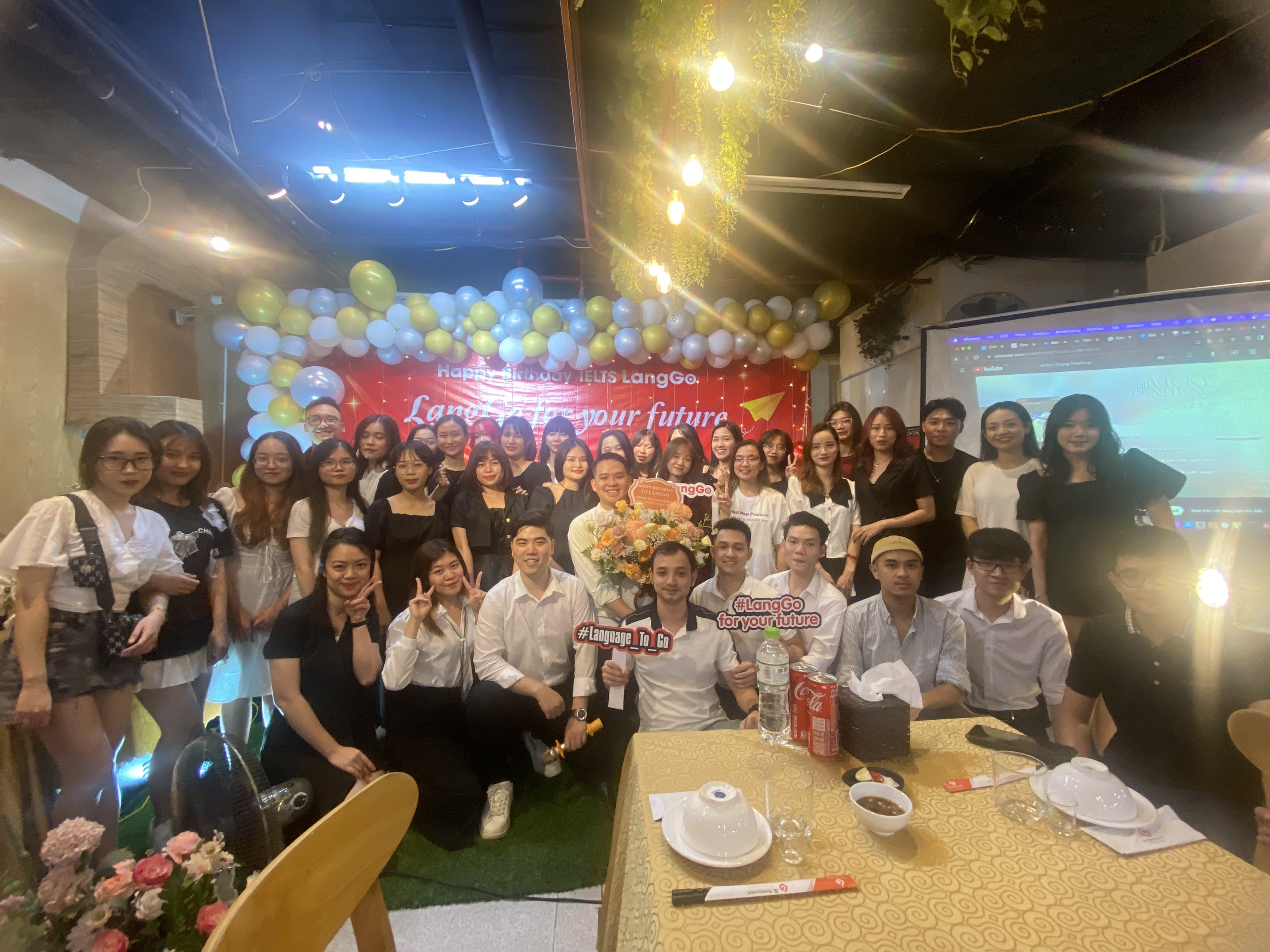 IELTS LANGGO ĐÓN SINH NHẬT 2 TUỔI RỰC RỠ
