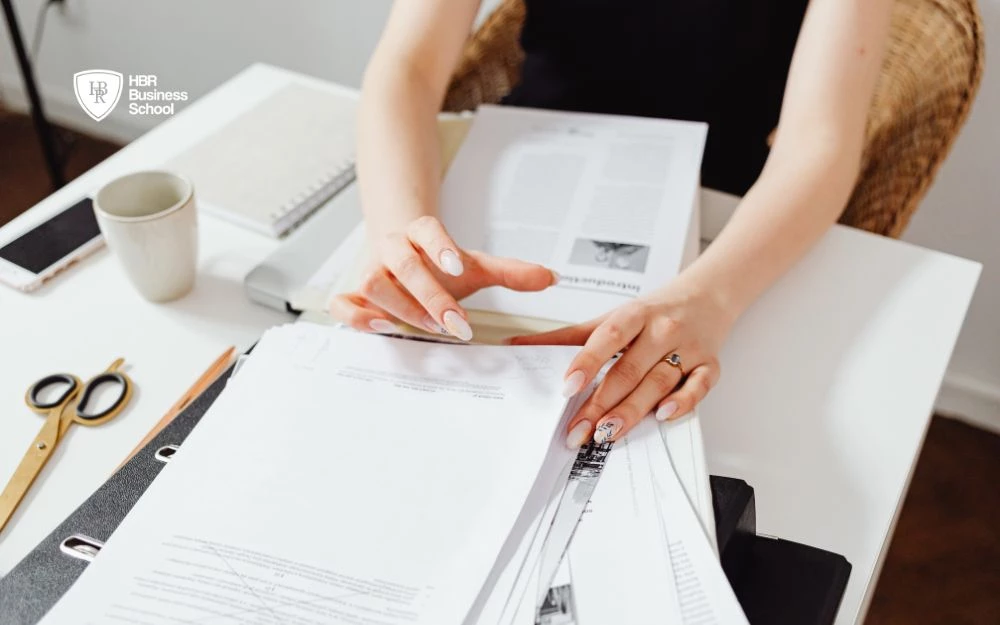 Hồ sơ nhân sự hoàn chỉnh giúp đảm bảo tuân thủ các quy định của pháp luật