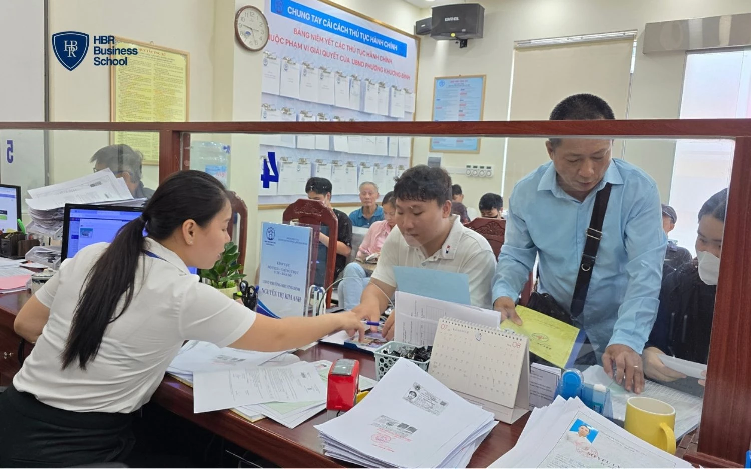 Nộp hồ sơ tại UBND xã/phường gần nhất để được xác thực nhanh chóng