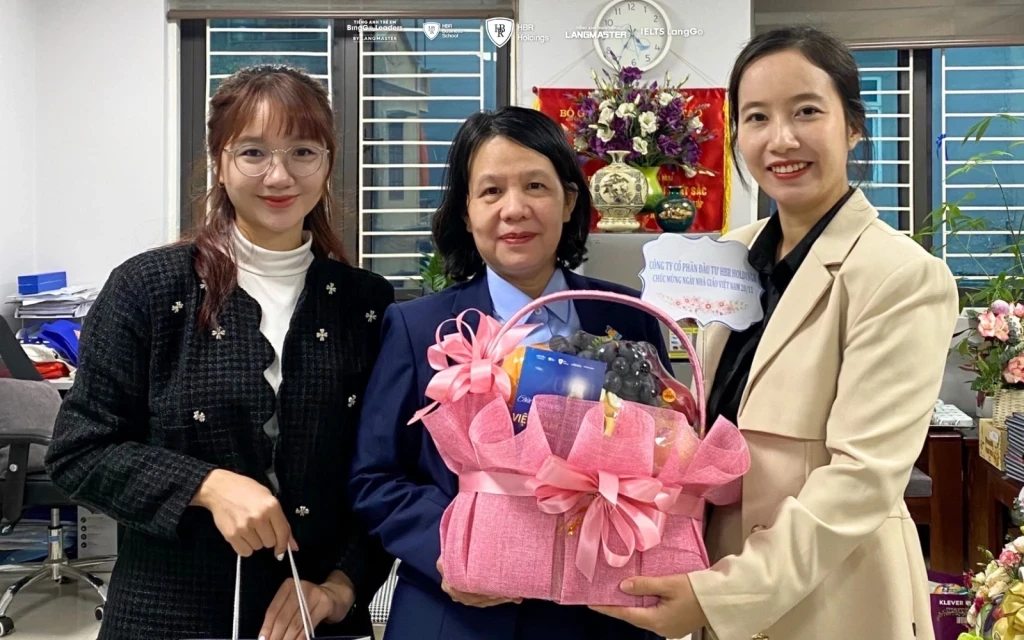 HBR HOLDINGS TRI ÂN NGÀY 20/11 - NGÀY NHÀ GIÁO VIỆT NAM