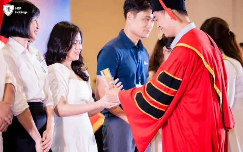 HBR Holdings tự hào nhận chứng nhận đối tác đồng hành phát triển nguồn nhân lực sinh viên FAI